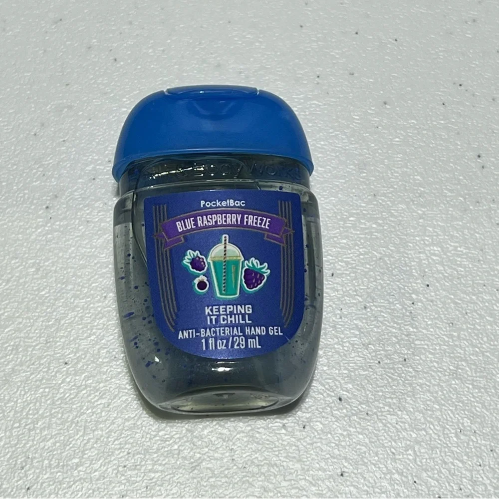 Bath & Body PocketBac Holder Soccer Ball Multi-Colored Raspberry Freeze Hand Gel - Picture 5 of 9
